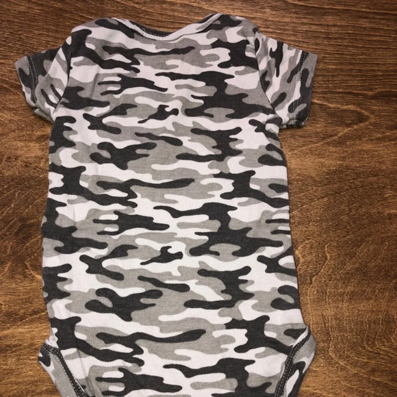 Carter’s 0-3 Months Unisex Camouflage Onesie - Picture 2 of 5